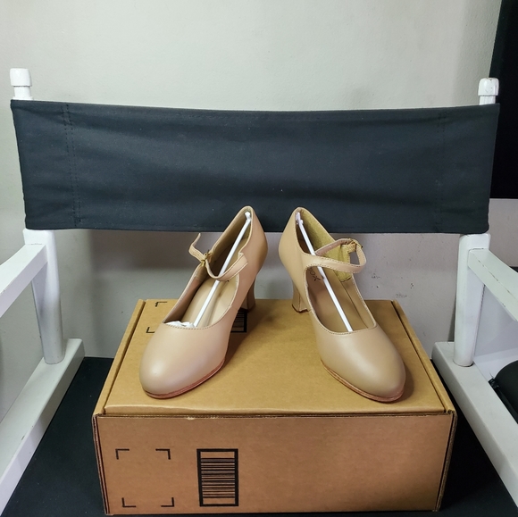 CAPEZIO Womens Manhattan Character Shoe Size 6.5 W - Picture 3 of 10